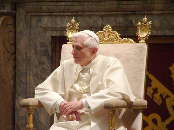 Benedicto XVI: doctor de la Iglesia y servidor de la paz  Artículo de Vicente Cárcel
