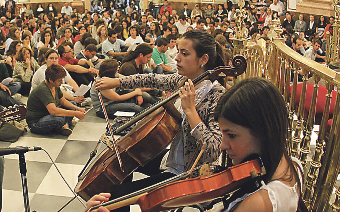 El viernes 2 de noviembre, la vigilia ¡cambia de hora! Don Carlos hará entrega, por primera vez, de la cruz misionera