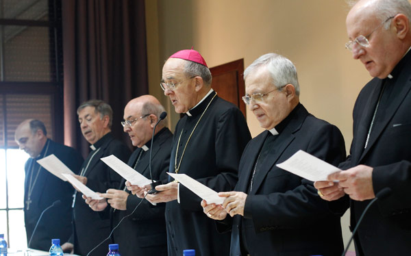 Obispos, vicarios y arciprestes tratan propuestas para el ministerio sacerdotal en la Provincia Eclesiástica A la luz del Concilio Vaticano II, en un encuentro en el Seminario de Moncada