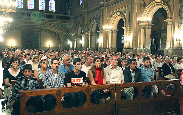 Parroquias y  conventos  valencianos se  suman a la  jornada de oración Castellano y árabe en la vigilia  celebrada en el Centro Arrupe