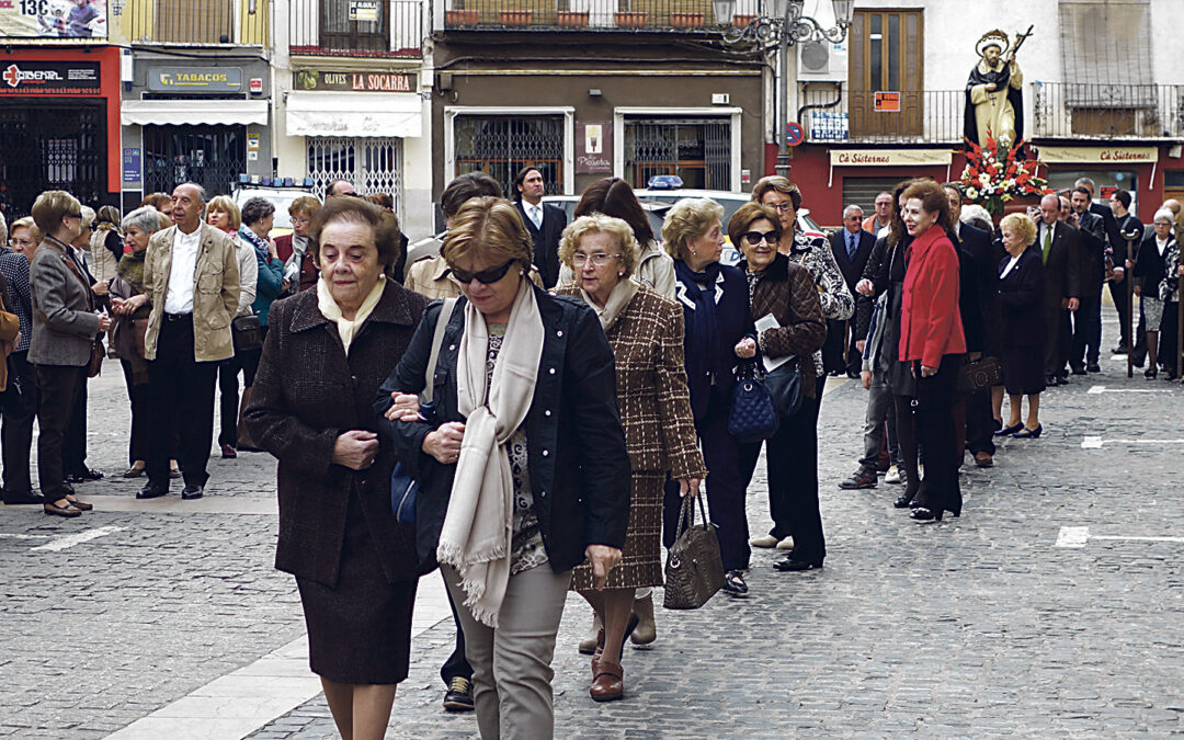 Multitud de fieles desafían al frío en Xàtiva y acompañan a la imagen de San Jacinto Castañeda Mártir nacido en esta localidad en el siglo XVIII