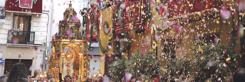 Un Corpus 2020 con inmensa alegría pese al dolor por la pandemia Procesión claustral con bendición de la  ciudad desde la Seo, en la fiesta del Corpus
