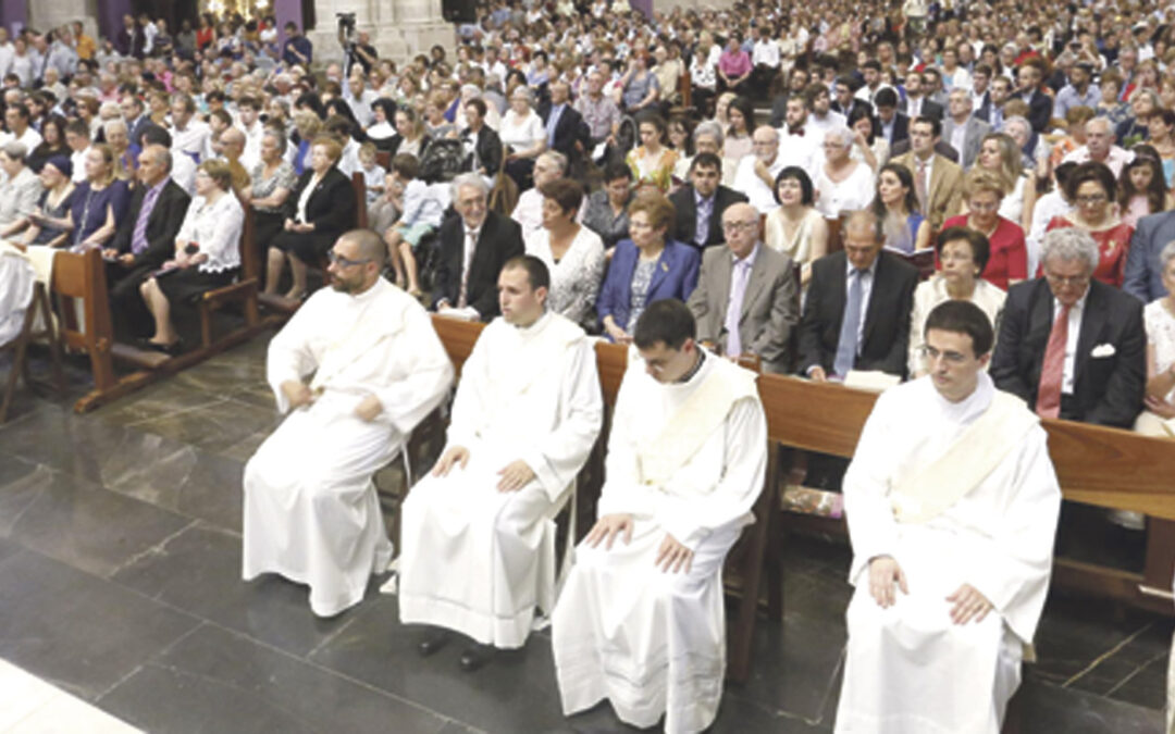 El inmenso gozo de tener diez nuevos sacerdotes Más de 150 presbíteros concelebran en la Catedral en la misa de las ordenaciones