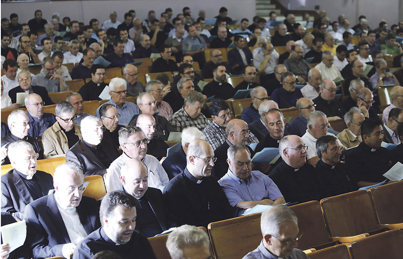 El Seminario Mayor La Inmaculada de Moncada, centro neurálgico de la diócesis por un día Más de 600 sacerdotes se reúnen para analizar las nuevas acciones para el curso 2015-16