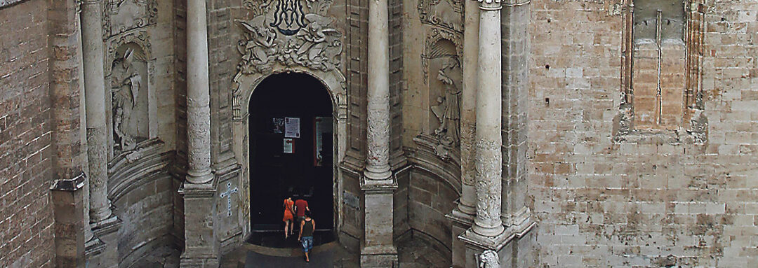 El Año Jubilar de la Misericordia comenzará en la archidiócesis de Valencia el domingo día 13 El Arzobispo abrirá la Puerta de los Hierros, como Puerta Santa, a las 18 h., y establece siete templos jubilares