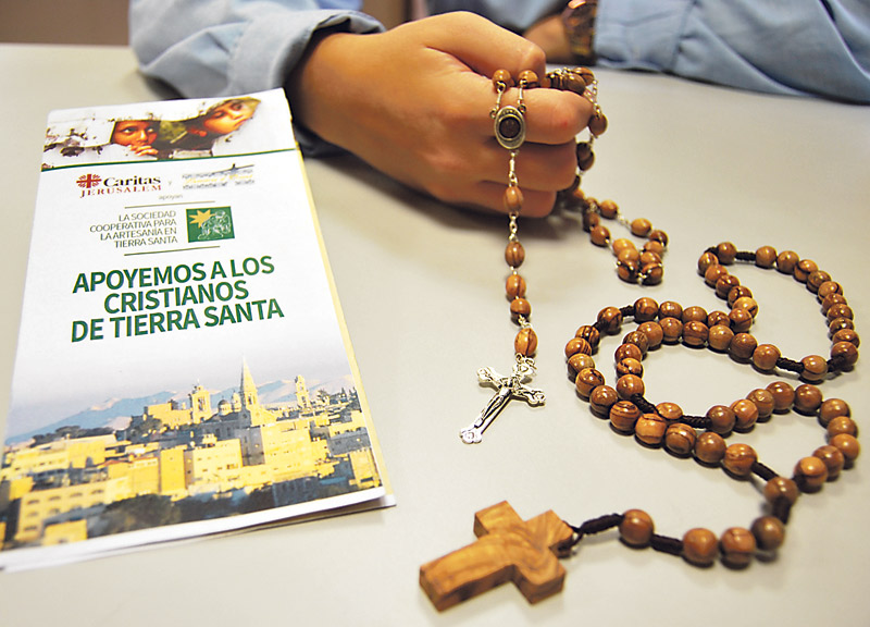 Una cooperativa de Belén vende productos de Tierra Santa en Valencia Promueve la campaña ‘Un rosario para Tierra Santa’