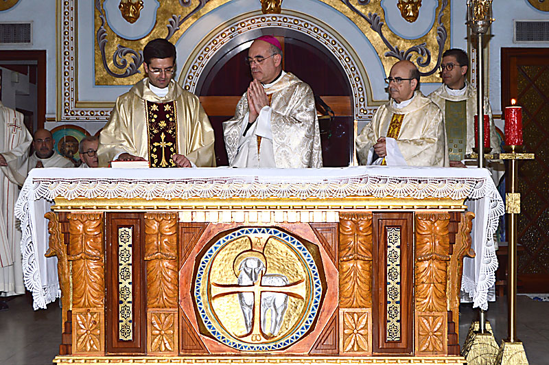 La parroquia Sagrado Corazón de Patraix da la bienvenida a su nuevo párroco Despide a Juan Antonio Viadel, que ejercido allí su ministerio durante 46 años