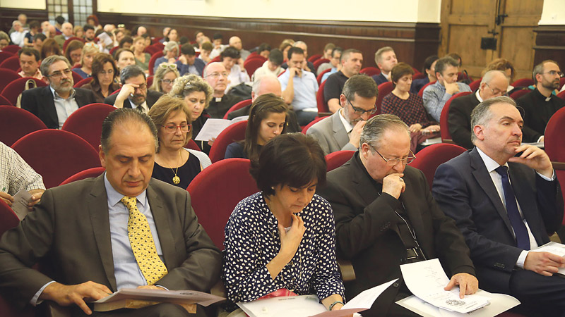 El Cardenal anima a padres y colegios a “enseñar a ser más persona y no solamente a tener más” En el encuentro preparatorio del Congreso Interdiocesano de Educación que se celebrará en octubre