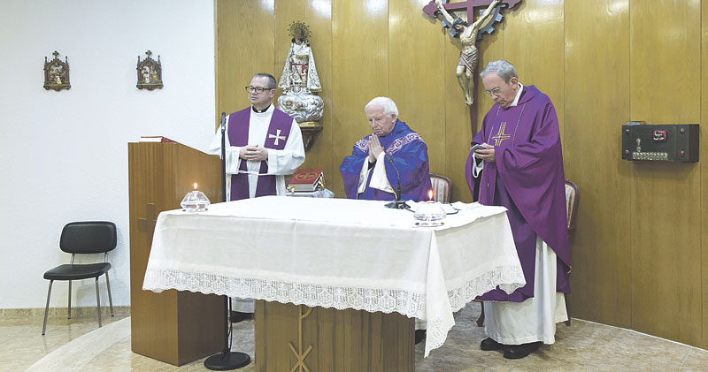 Hermandades del Trabajo conmemora con una misa y una exposición sus 70 años El Cardenal les anima “a no estar ausentes en la realidad del mundo del trabajo”