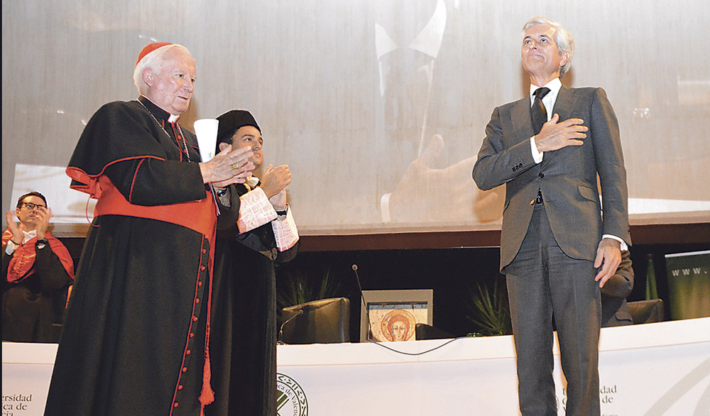 El Cardenal Cañizares afirma que "es posible la unión entre españoles conseguida en la Transición" En la investidura de Adolfo Suárez como doctor honoris causa por la UCV