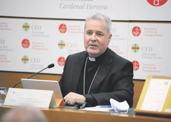 Mons. Mario Iceta: “La ley de la Eutanasia es la antítesis de la Medicina” El arzobispo de Burgos y doctor en Cirugía, en el ‘Dies Academicus’ de la CEU-UCH