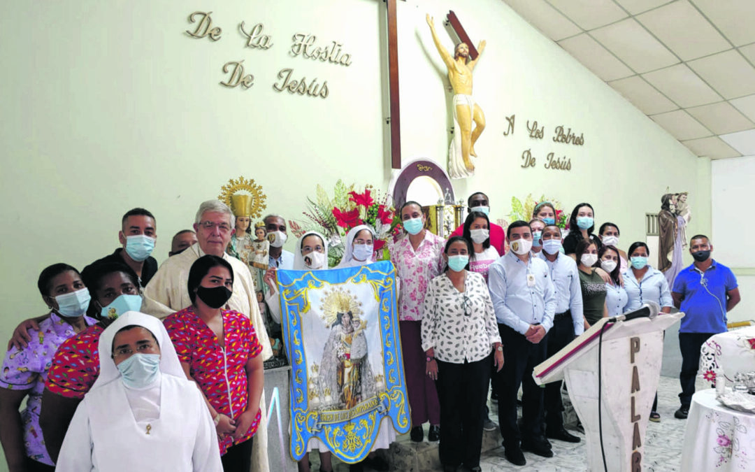 Una imagen de la Virgen de los Desamparados recorre parroquias y colegios de Colombia