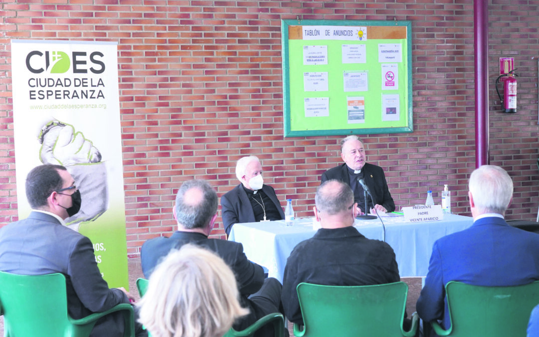 La Ciudad de la Esperanza da un nuevo impulso a la atención social de las personas sin hogar El cardenal Cañizares visitó las instalaciones del centro para conocer al nuevo equipo de profesionales