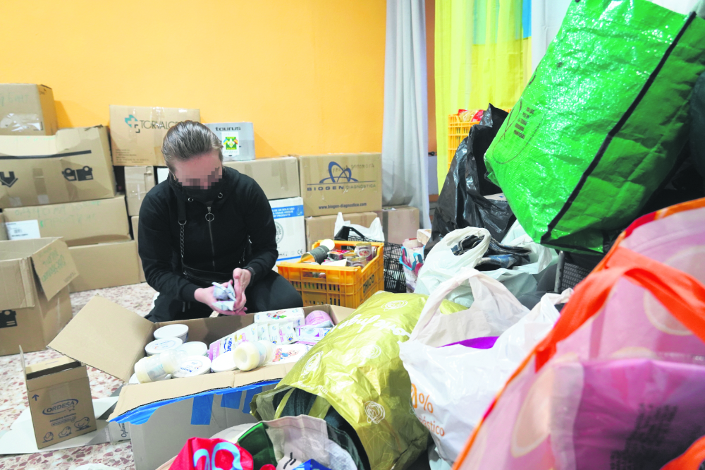 La comunidad católica ucraniana se vuelca con su país Recogen productos de primera necesidad, que son enviados en furgonetas hasta la frontera con Polonia