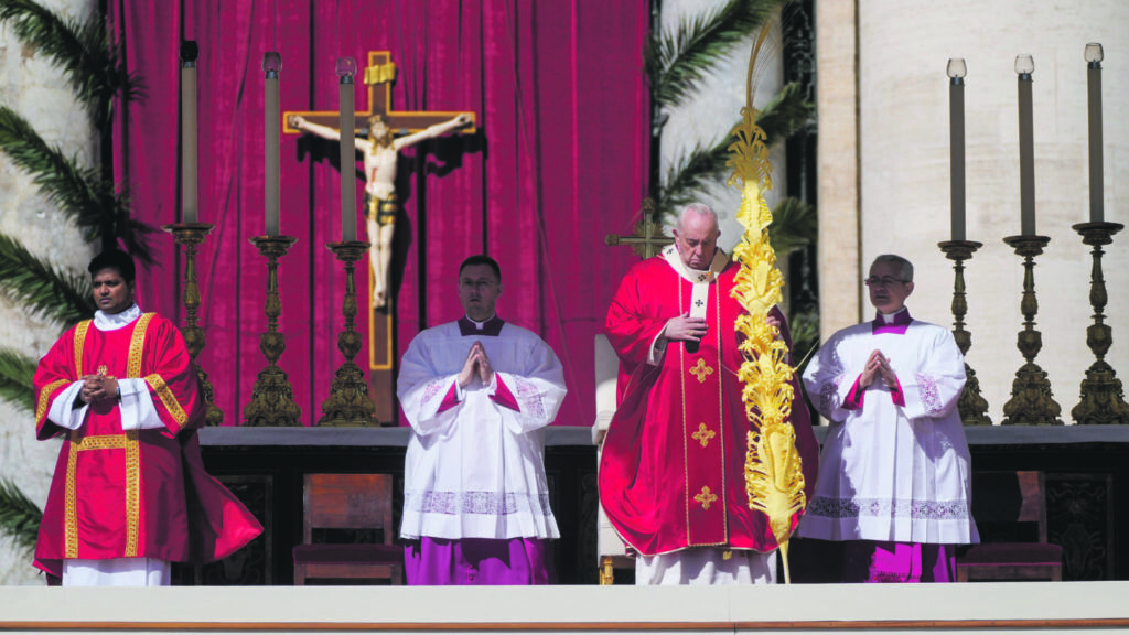 El Papa lamenta la “locura de la guerra” en un Domingo de Ramos multitudinario Los fieles con sus palmas regresan a la plaza de San Pedro