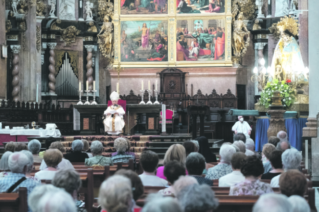 «Le pedimos al Señor que nos enseñe a envejecer dando gracias por nuestra vida» El Cardenal preside el encuentro de mayores con la Mare de Déu en la Catedral