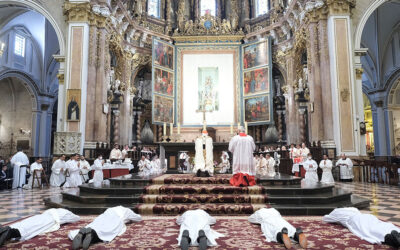 El Cardenal anima a los nuevos sacerdotes a “no perder la alegría con la que entregáis vuestra vida”Durante la misa de ordenación sacerdotal de cinco diáconos en la catedral de Valencia