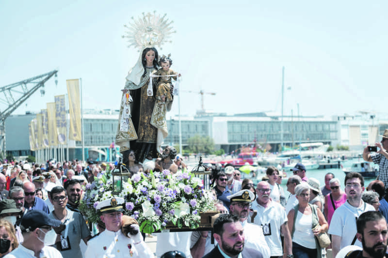 “La fuerza que ponéis en salvar a los náufragos viene de Cristo y de la Virgen” El Arzobispo  preside la misa de la fiesta de la Virgen del Carmen en el puerto de Valencia