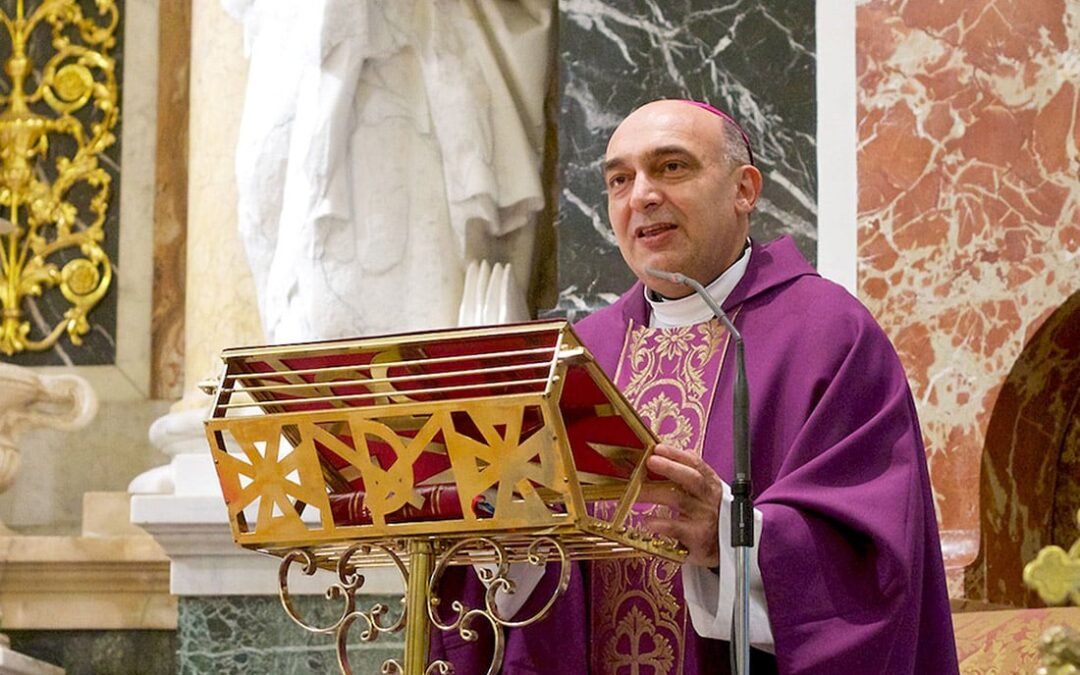 Mons. Enrique Benavent: Natural de la localidad valenciana de Quatretonda, fue obispo auxiliar de Valencia de 2005 a 2013