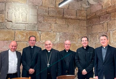 El Cabildo de la Catedral “saluda y ofrece sus respetos” al nuevo arzobispo, Mons. Benavent, en Tortosa Conforme se encuentra recogido en sus Estatutos