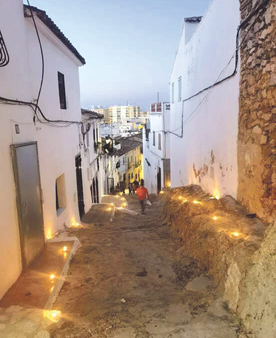 Más de 6.000 cirios para recuperar la ‘Nit de la Llum’ en Oliva Organizado por los festeros del Santíssim Crist de Sant Roc
