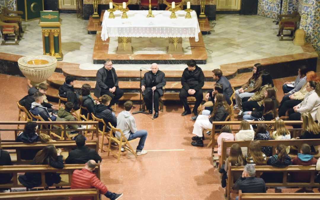 El cardenal Cañizares anima a perseverar en la fe y en la unidad en su visita pastoral Se encuentra con enfermos, jóvenes y fieles de Requena y de las aldeas de la zona