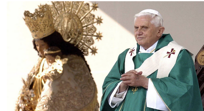 Arzobispo Benavent: “La clave para entender su grandeza está en las frases que enmarcan el pontificado en la Sede de Pedro y el día de su renuncia”Decreta el luto oficial en la Archidiócesis de Valencia hasta el 8 de enero. En la Catedral Metropolitana se celebrará una Misa solemne en su sufragio,el día 9 de enero  a las 19 horas