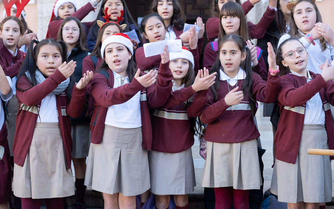 Nadalenques al carrer: Pregoneros de la Navidad en las calles de Valencia Los alumnos de colegios públicos y concertados entonan villancicos en el centro histórico