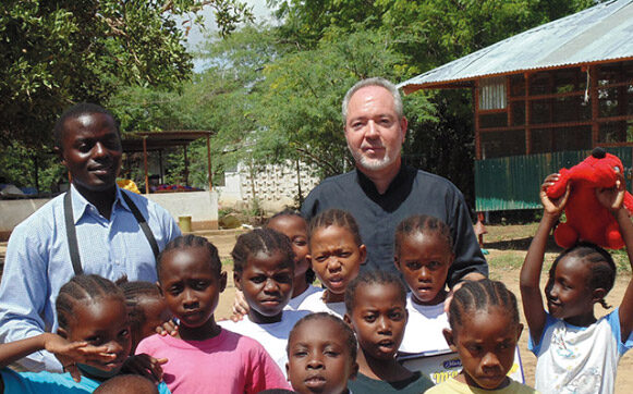 “En África, la gente está deseosa de escuchar la palabra de Dios”  Entrevista al misionero José Luis Orpella que lleva casi 30 años trabajando en Kenia