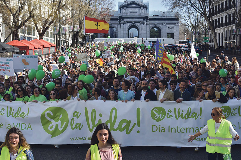 Clamor en defensa de la vida Marcha por la vida, con presencia valenciana, en Madrid