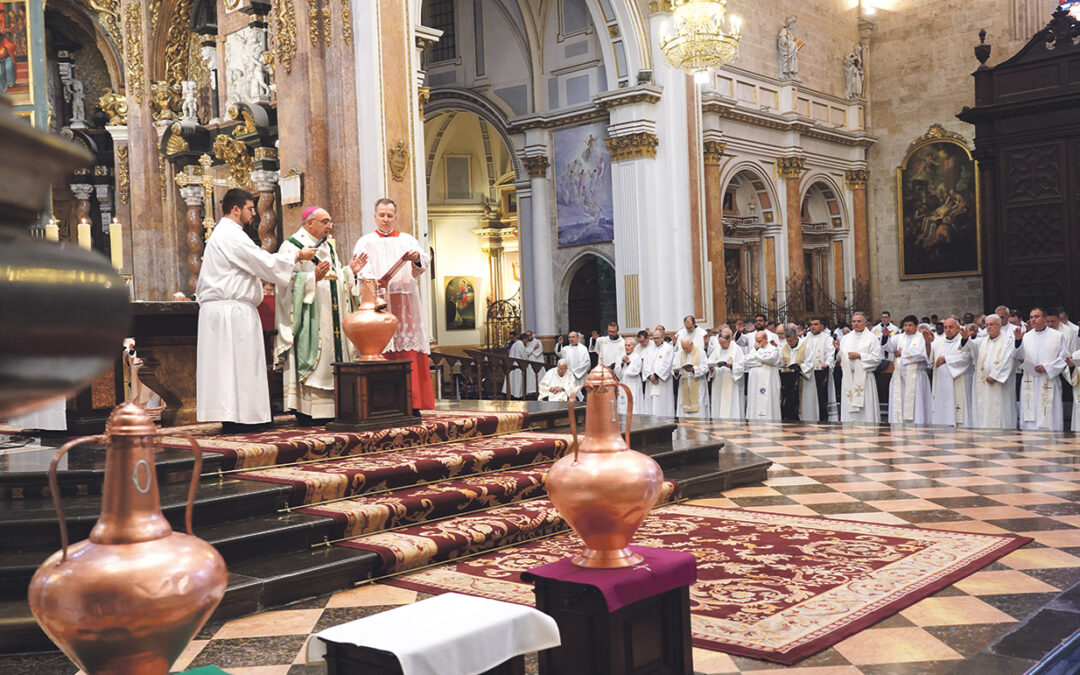 “Mi sueño es que en la diócesis, los sacerdotes estén unidos por la comunión en la caridad” El Arzobispo preside la Misa Crismal en la Catedral, donde renuevan las promesas de la ordenación