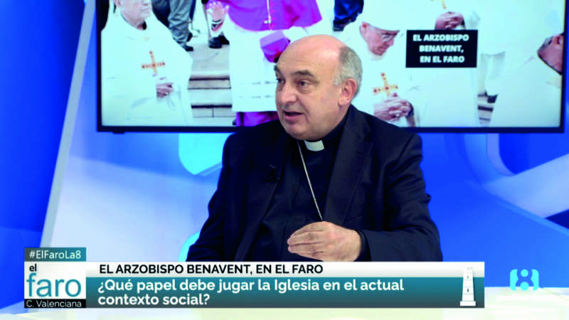 “La Iglesia tiene derecho a exponer su propia visión con libertad” Entrevista al arzobispo de Valencia en el programa ‘El Faro’ de La Ocho Mediterráneo