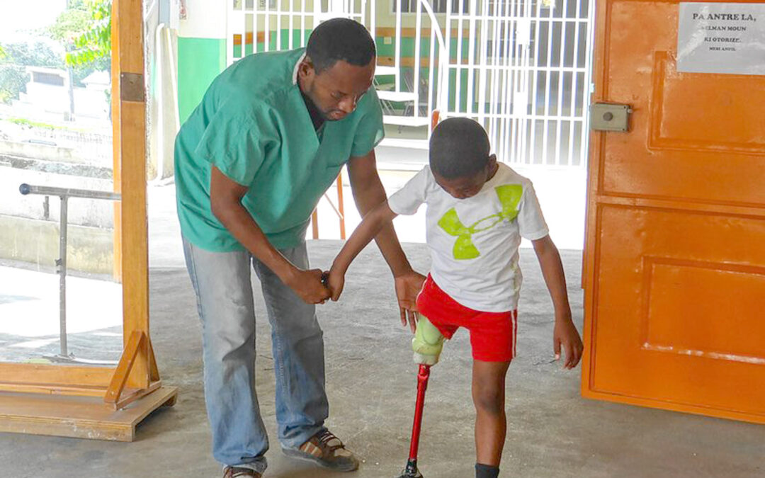 Manos Unidas Valencia facilita prótesis para personas con discapacidad en Haití Los beneficiarios del proyecto pertenecen a los estratos más pobres de la población y viven en los barrios más deprimidos de Puerto-Príncipe