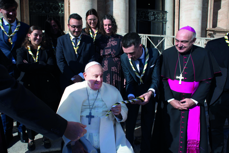 El Papa saluda a la delegación de Juniors M.D. encabezada por el Arzobispo Mons. Benavent Por el 40 aniversario del movimiento diocesano